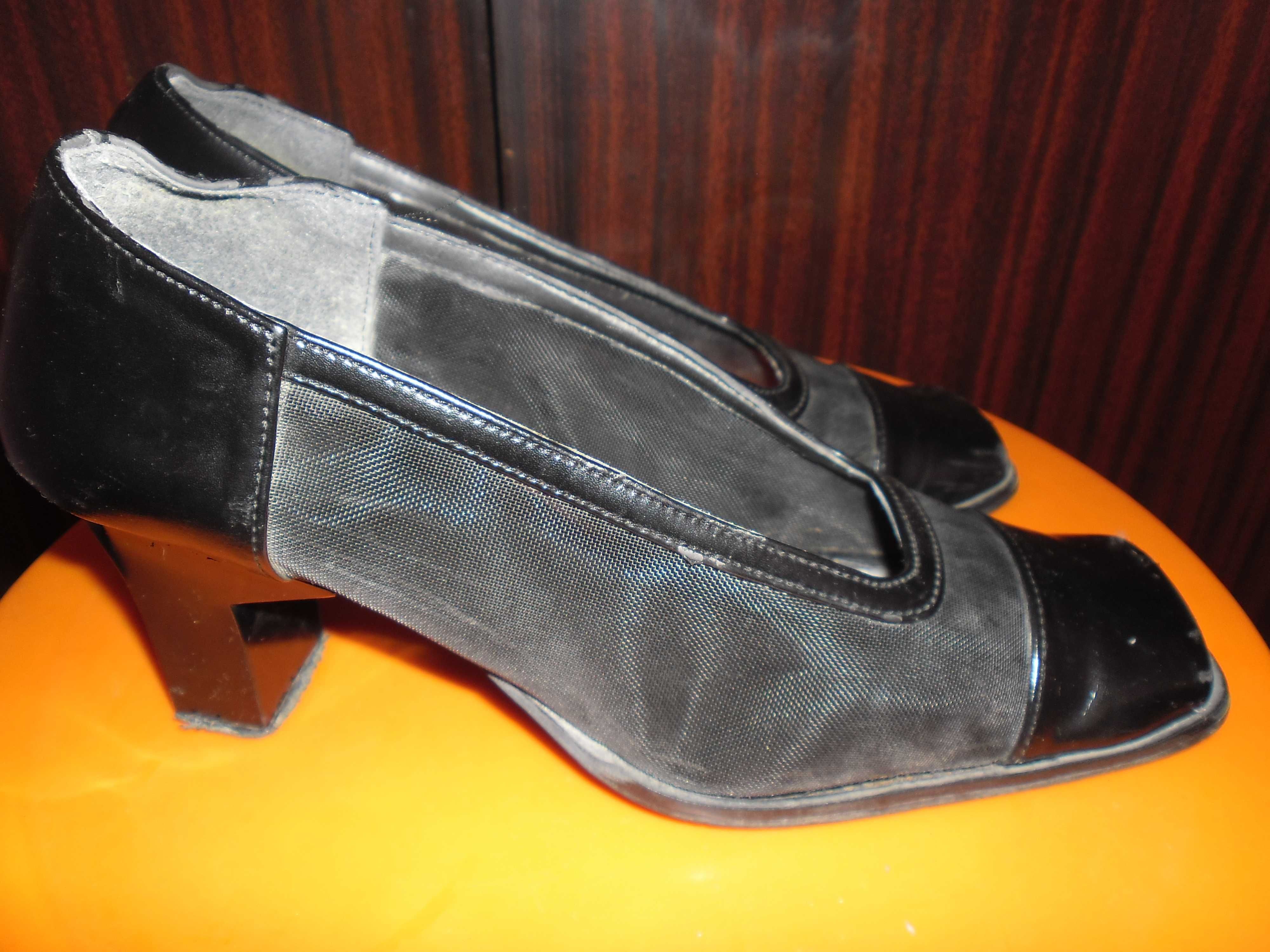елегантни дамски черни обувки