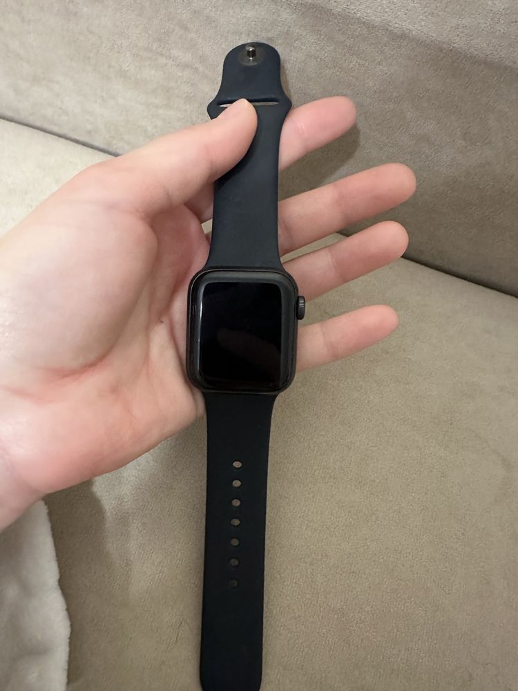 Продам Apple Watch SE смарт часы
