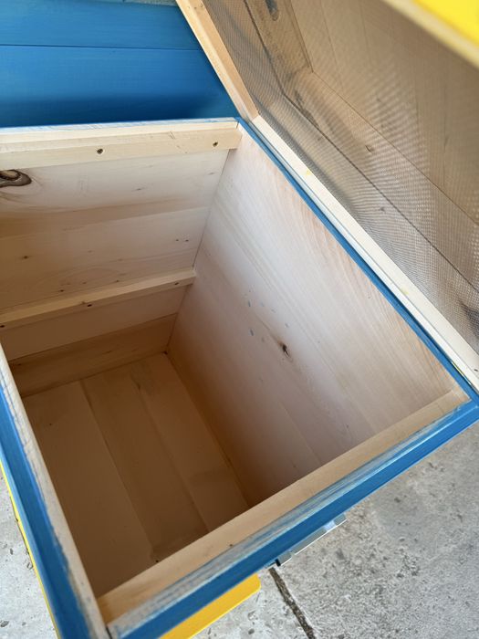 Vand lazi duble pentru albine fara rame.