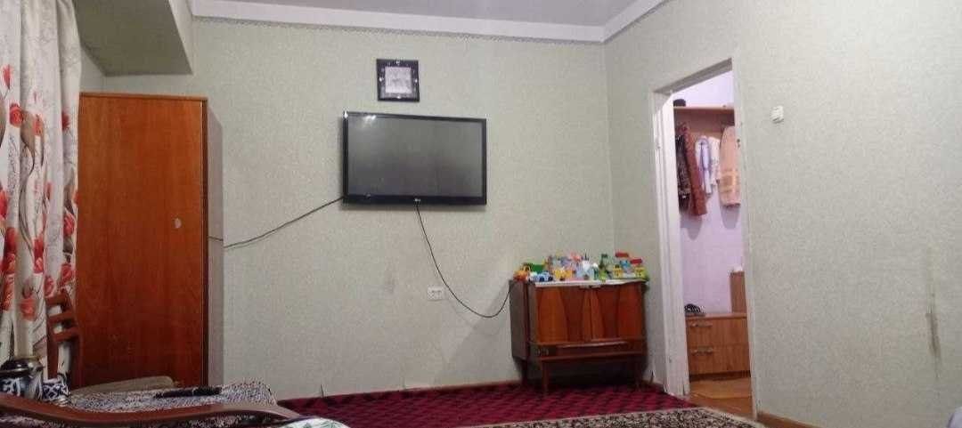 Yunusabad 4 kvartal 1 xona 4 etaj (43²) sotiladi gishtli dom