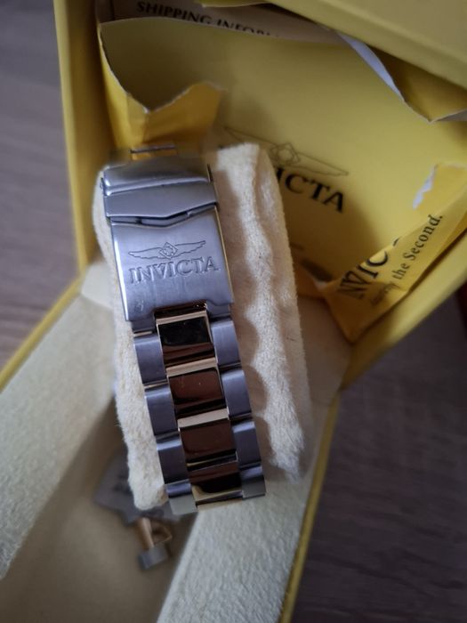 Часовник Invicta нов