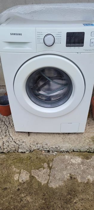 Vând masina de spalat rufe.