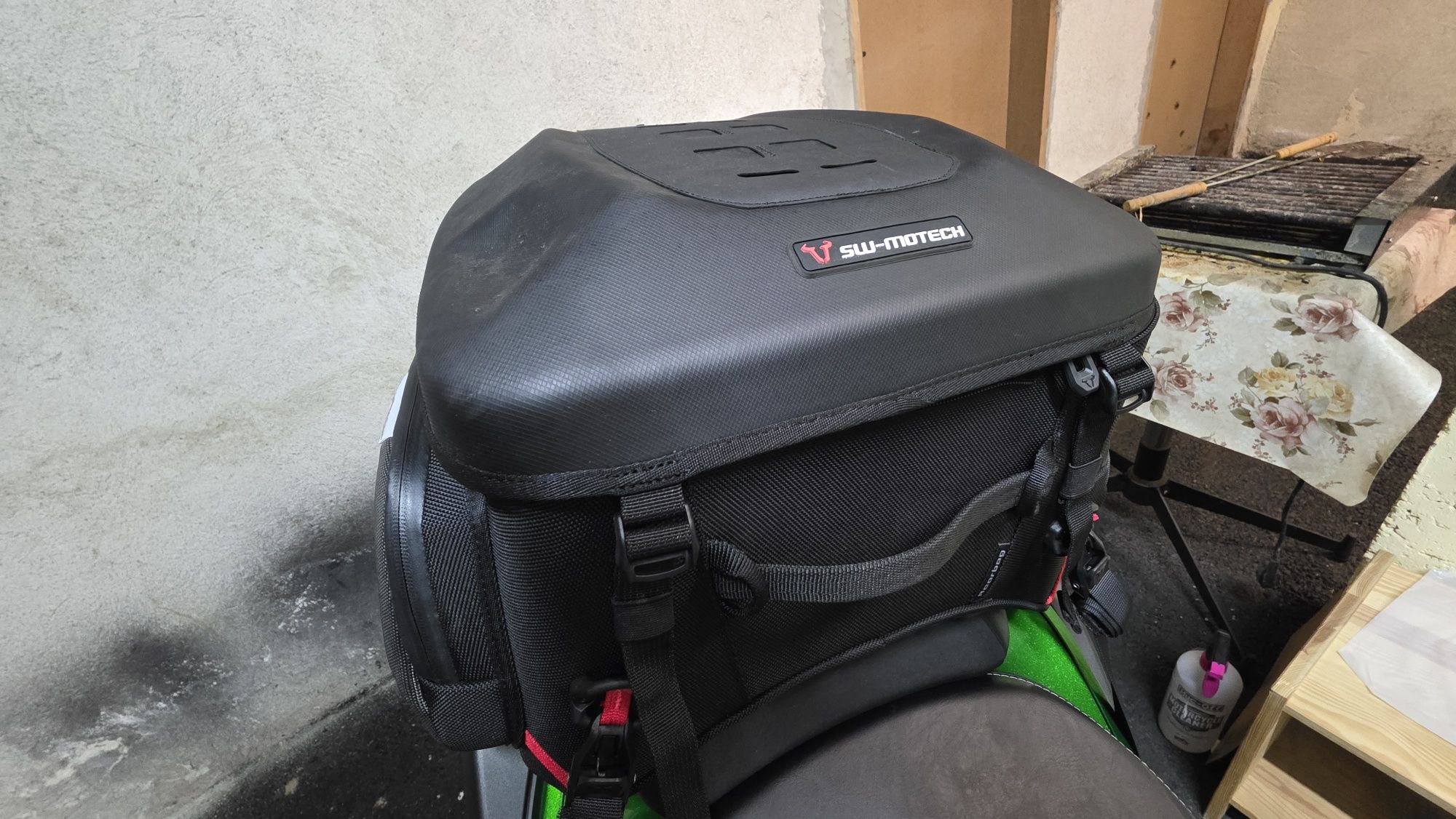 Мото чанта за опашка SW-Motech PRO Rearbag 22-34L