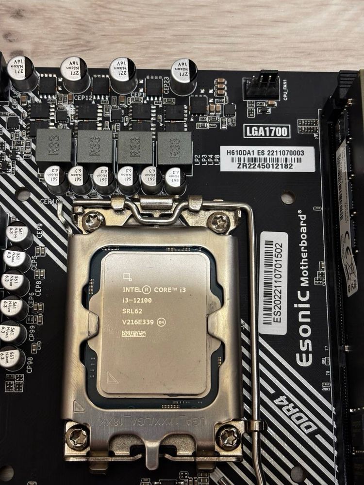 Esonic H610DA1 LGA1700 + Intel I3-12100 + Lexar 2*8gb (16gb)