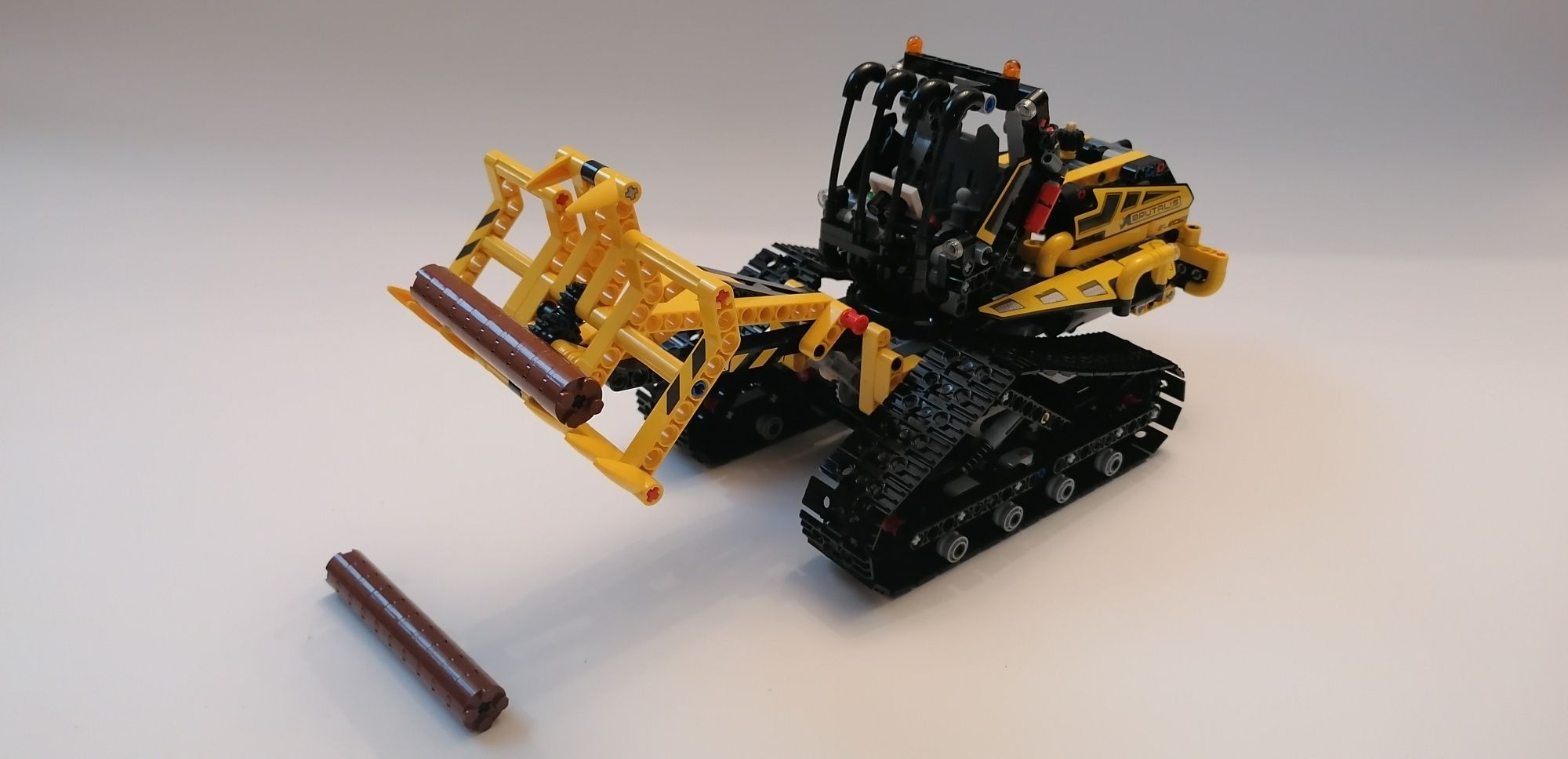 Lego Technic încărcător pe șenile 42094