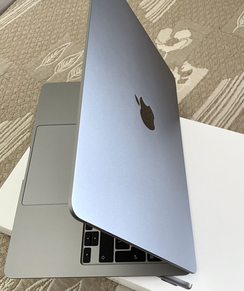 MacBook Air M2 16RAM / 512 SSD Гаранция
