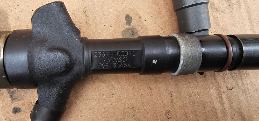 Injectoare Toyota Corolla Avensis Rav 4 2.0 D4D 2004 2005 / 2006 2007