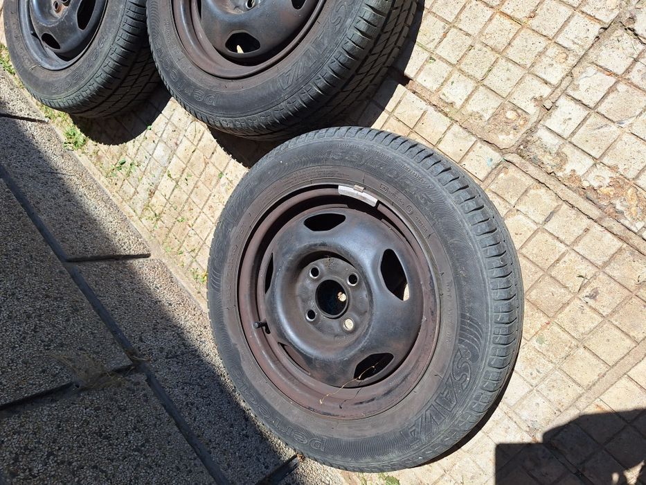 Продавам 4 броя гуми с джанти за vw polo