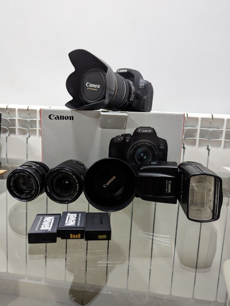 Ocazie Canon 850d + obiective + baterii + obiective