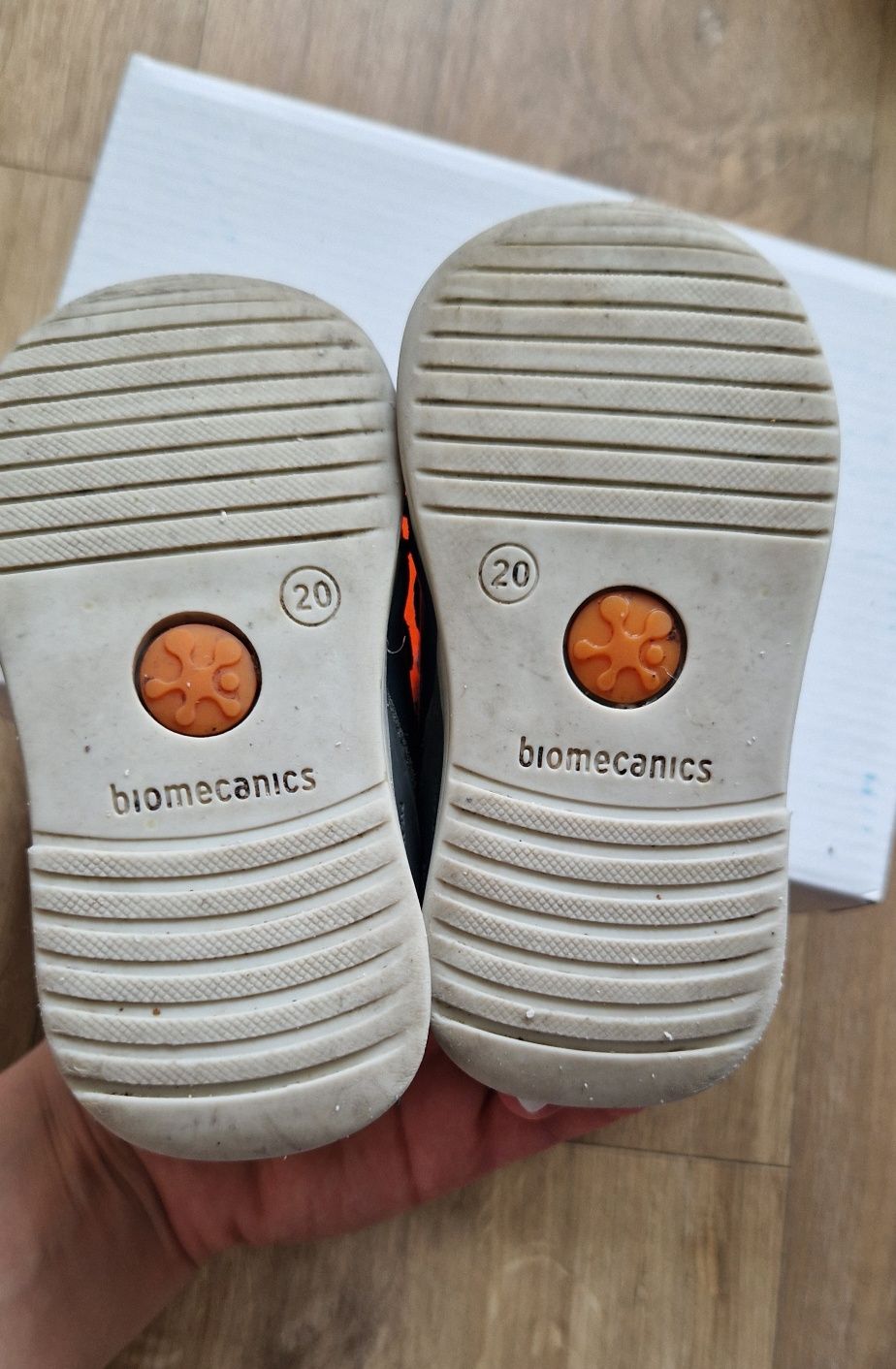 Обувки за прохождане Biomechanics 20 с подарък