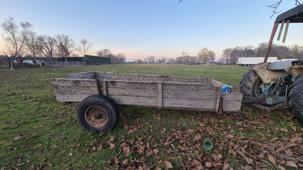 Tractor Lamborghini + remorcă.
