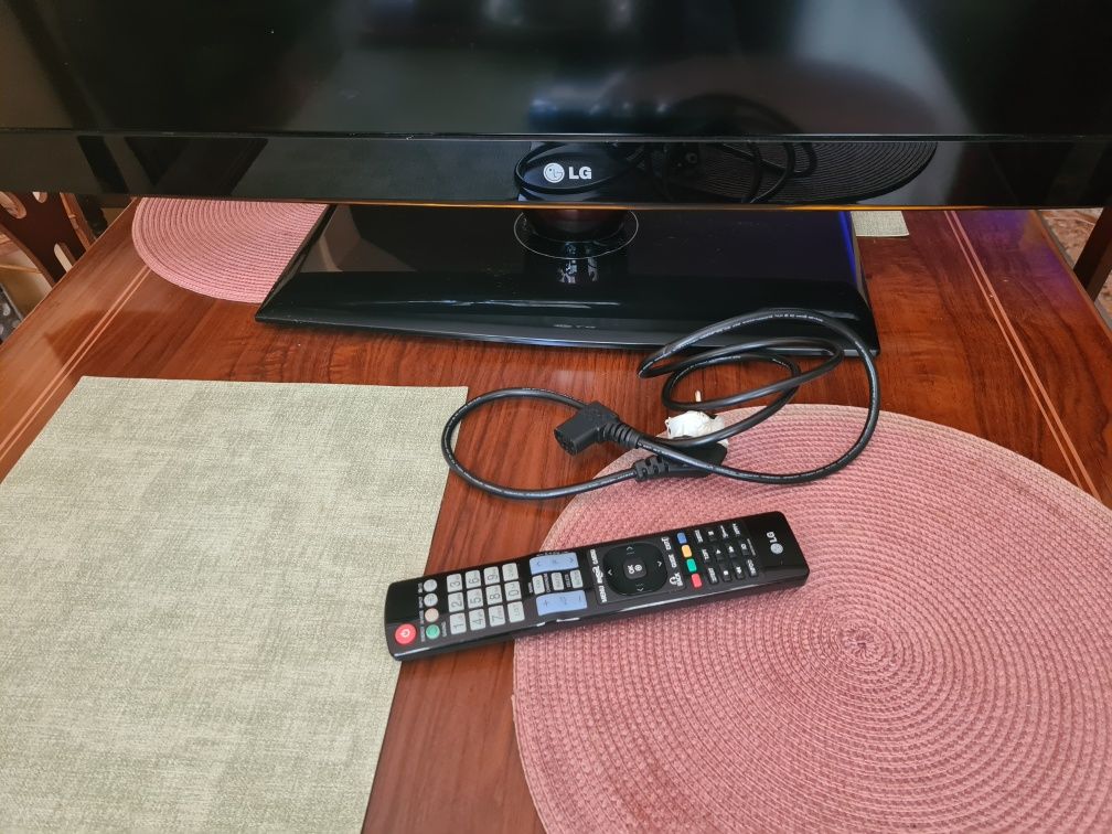 Телевизор LG 42 инча