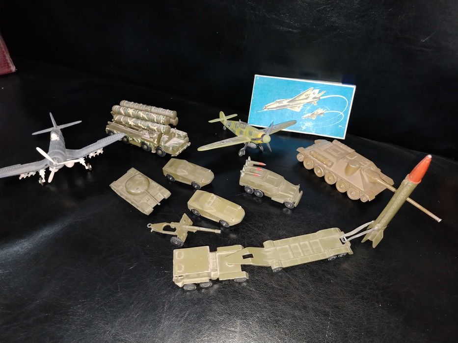 Игрушки, военная техника СССР и другие.