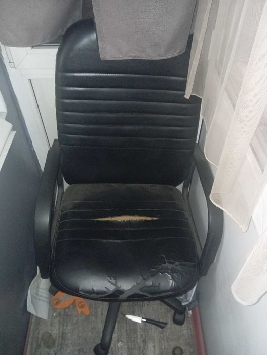 Продам кресло как на фото , регулировки не работают