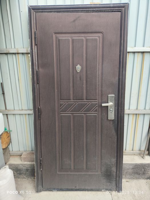 Продам Б/У дверь в рабочем состоянии / входная металлическая