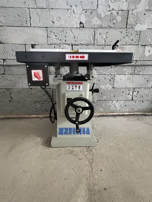 Вертикально-фрезерный станок MX5115