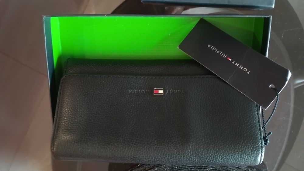 Vând portmoneu,de dama,nou cu eticheta,din piele naturala