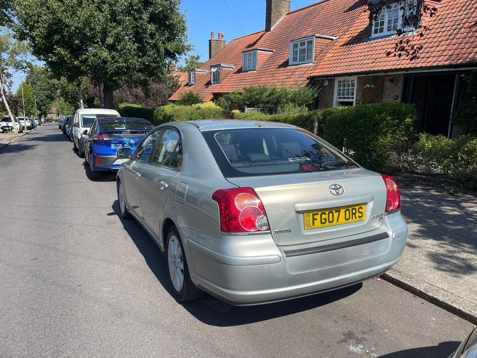 Toyota Avensis 1.8 benzina