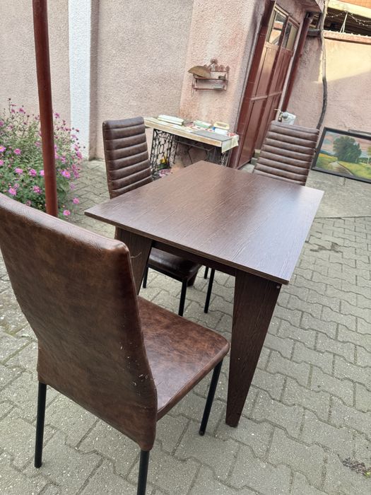 Vand set 3 scaune si masa pt sufragerie,bucatarie