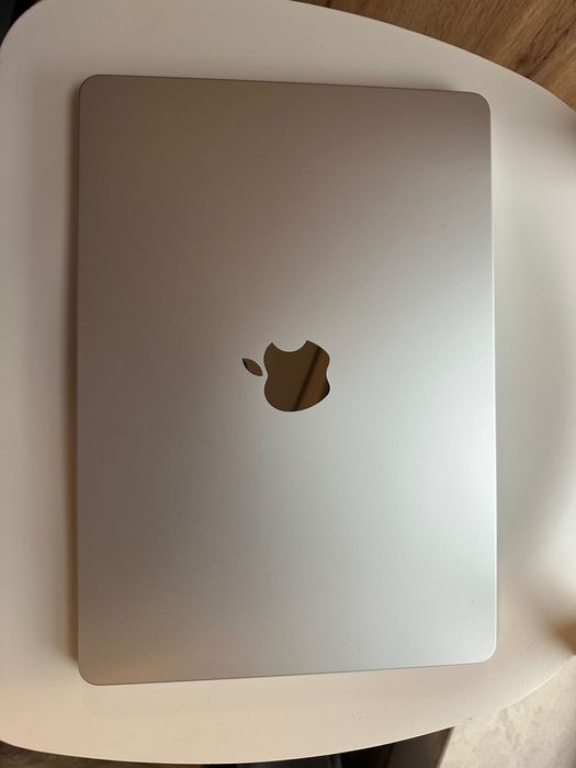 Macbook Air M2, 256/8 gb в перфектно състояние