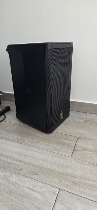 Yamaha Dxr 8 activa  1100w defectă