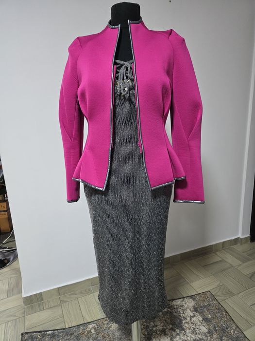 Rochie argintie cu paiete,o rochie strălucitoare cu design elegant