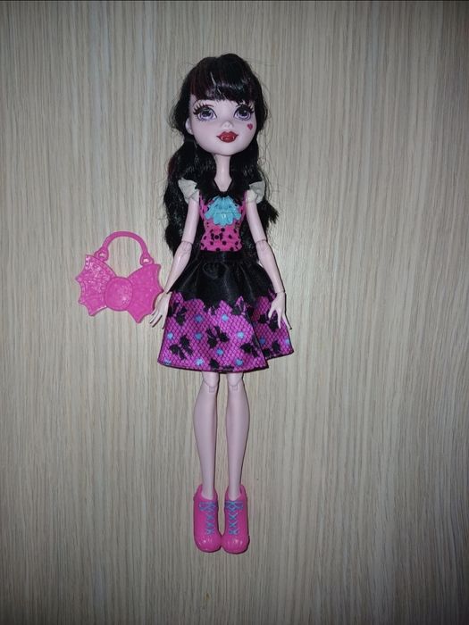 papusa monster high draculaura