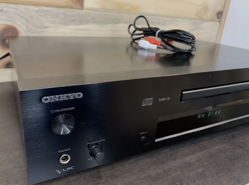 Vând CD.Mp3 Onkyo C-7030