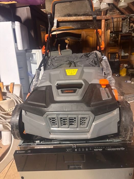 Masina curatat in gradini si gazon