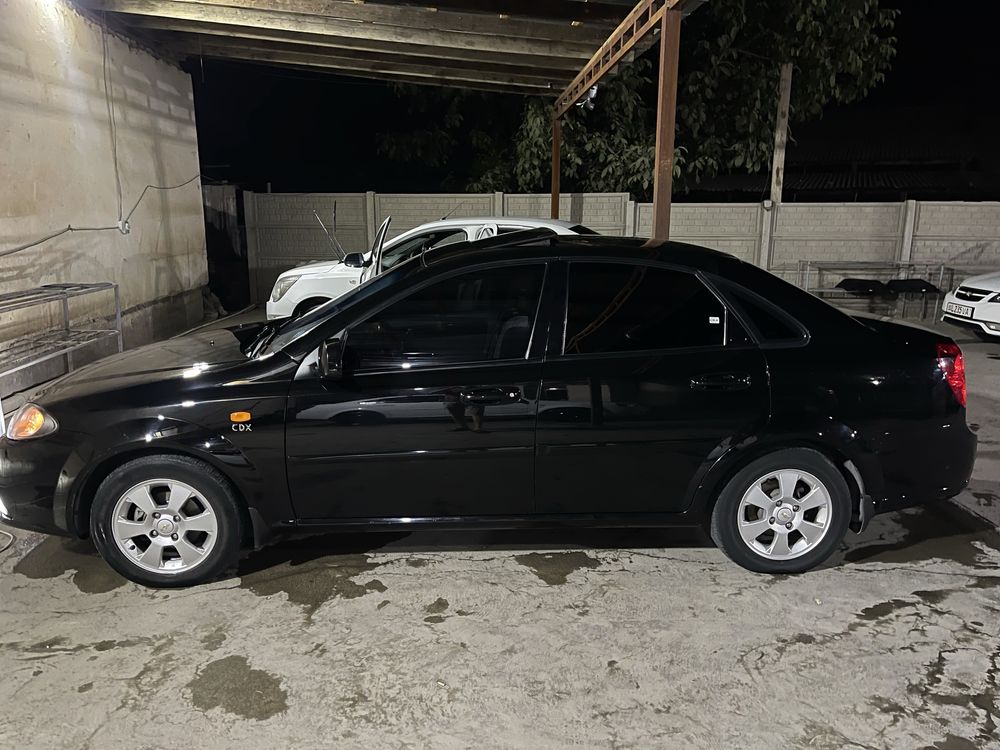 lasetti jentra sotiladi rangi qora