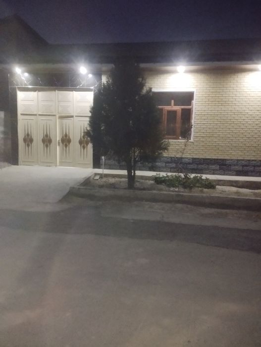 Жомбой марказида ховли сотилади