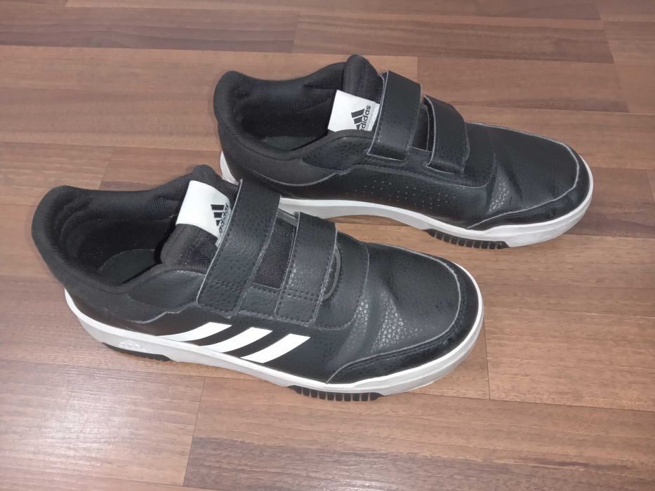 Vând adidași Nr 39