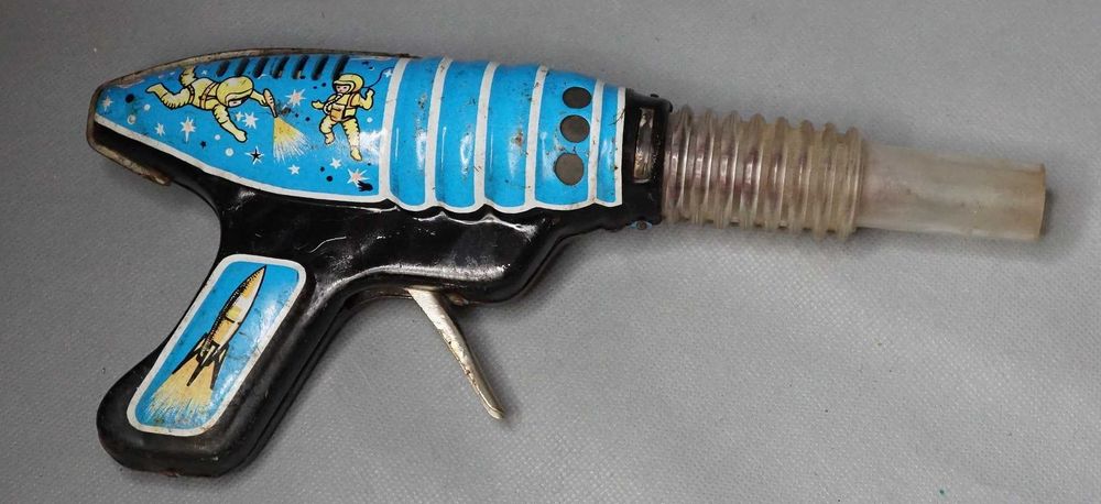 Стара Метална ламаринена играчка космически пистолет