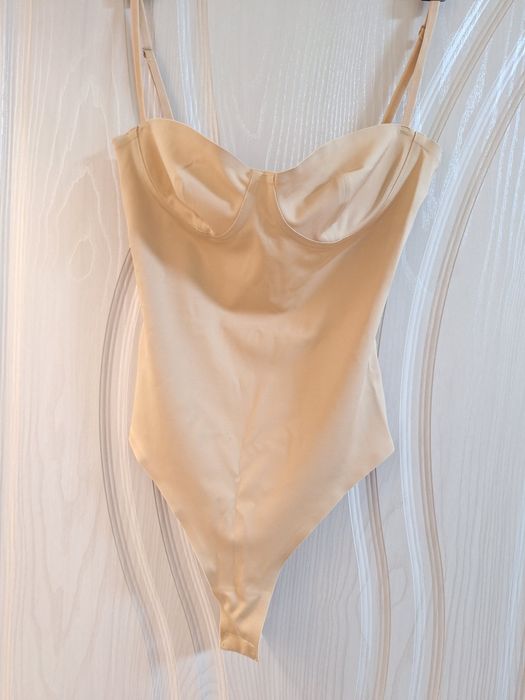 Безшевно боди Zara