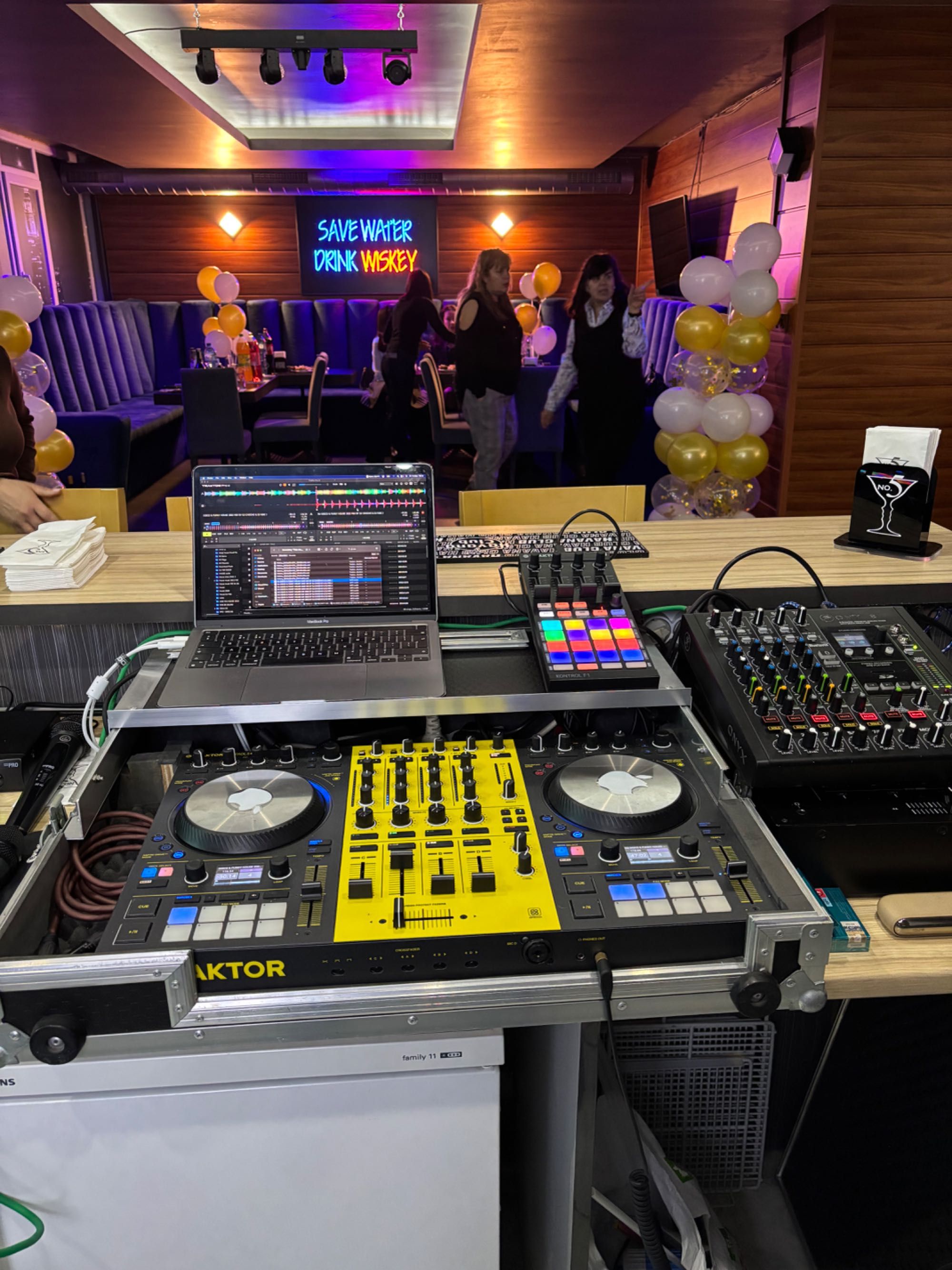TRAKTOR S4 MK3 Native Instruments