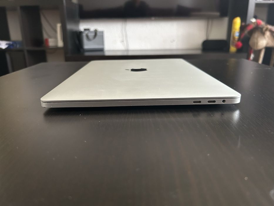 Macbook Pro 13" A1989 2019 GB 256 GB SSD baterie 354 cicluri