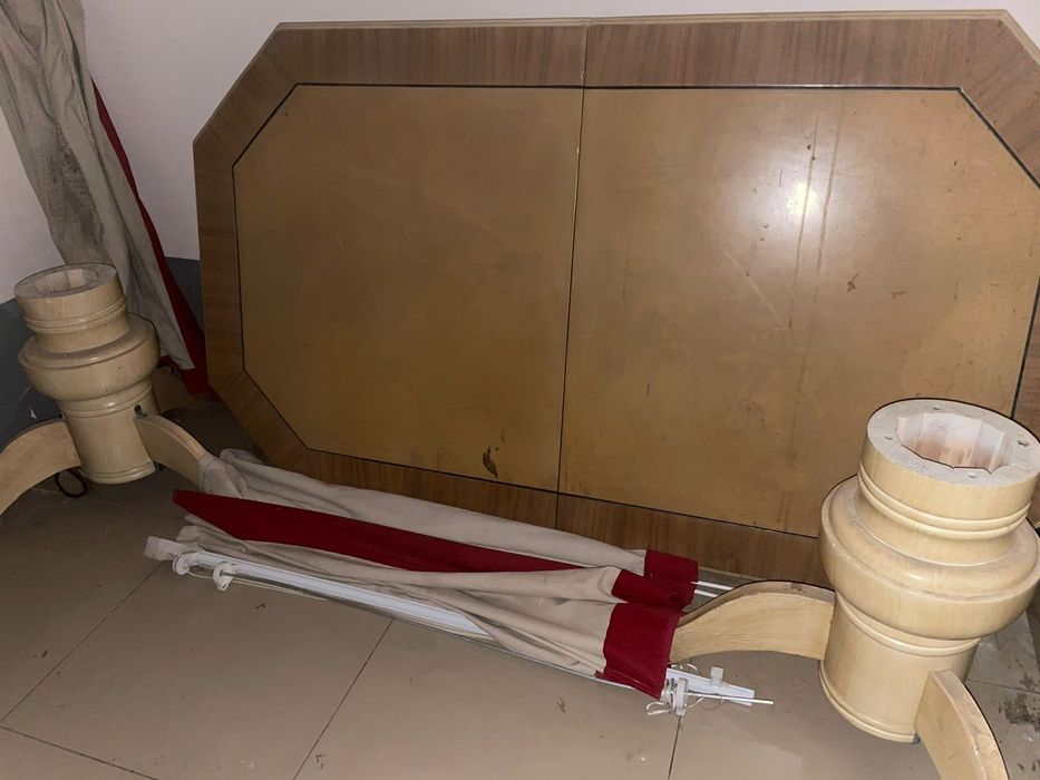 Стол коричневый срочно