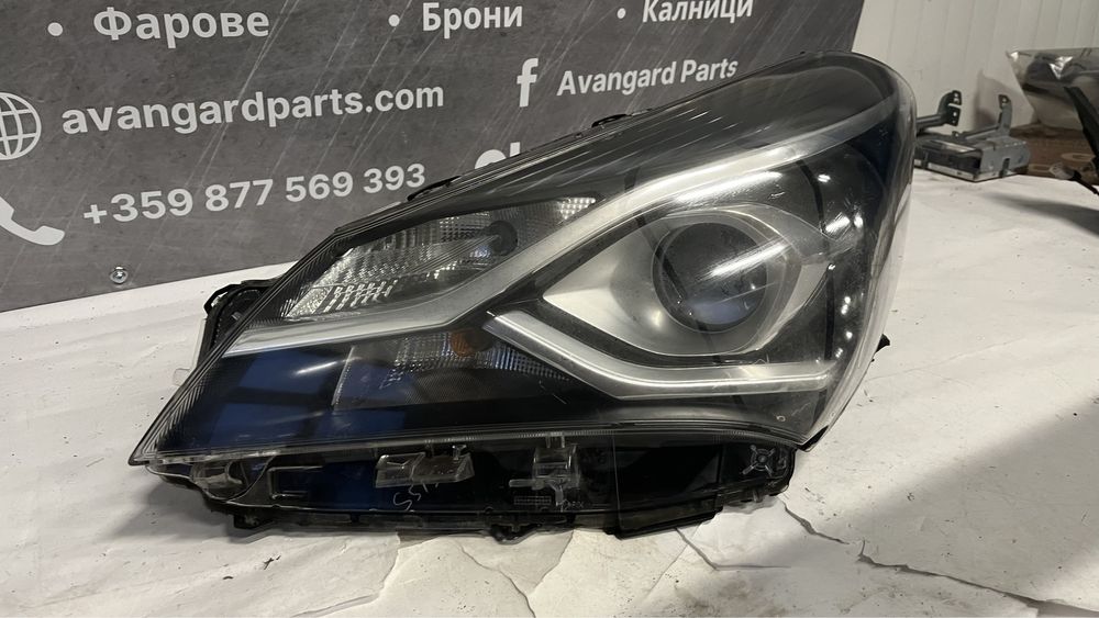 2 броя ляв фар Toyota Yaris 2017-