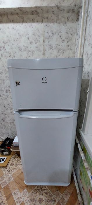 Продам холодильник Indesit. За 50000.