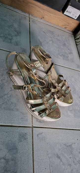 Adidasi și sandale nr. 40