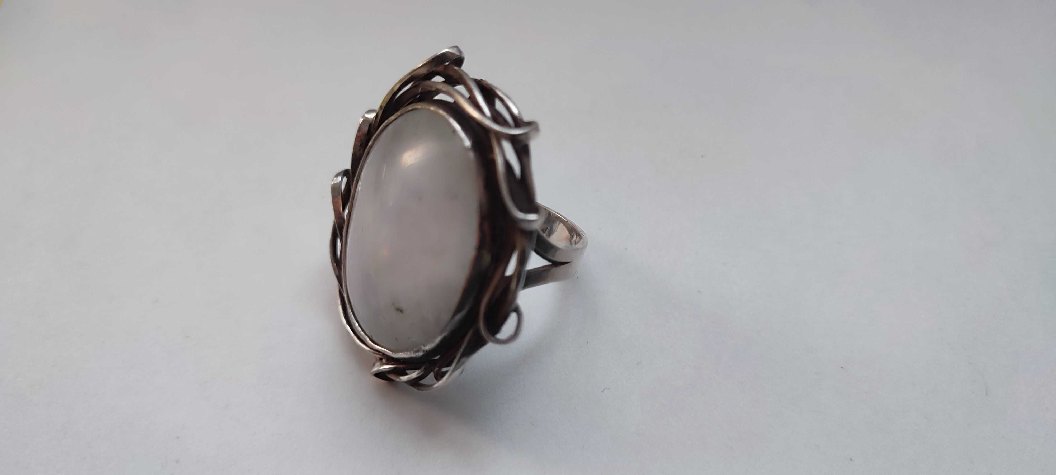 Красивое серебряное кольцо с камнем ГОРНЫЙ ХРУСТАЛЬ, разм.19