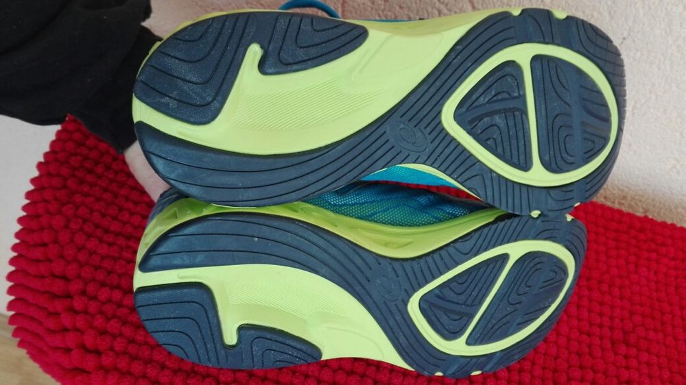Adidași Asics nr 40 noi