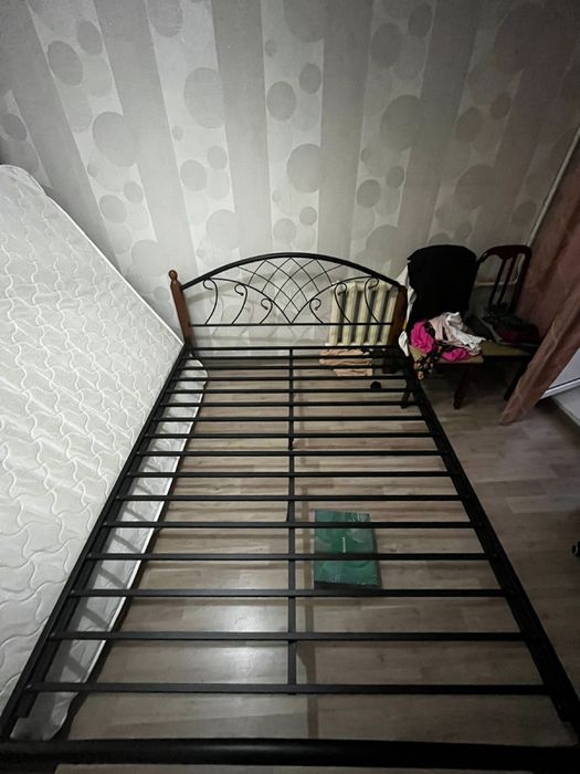 Срочна продам кровать +матрас