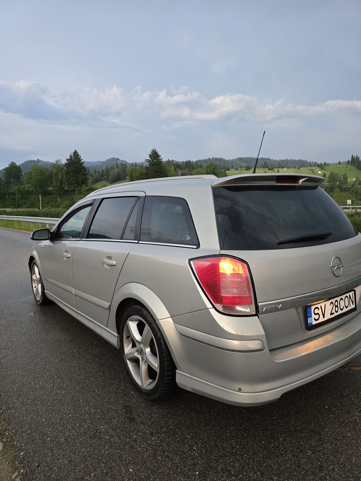 Vând Opel astra H1.9  necesita reparații la caseta de directie