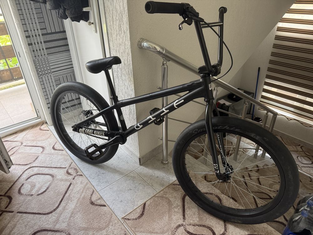 BMX уникаттт 24 цолови гуми перфектно състояние много малко използванн