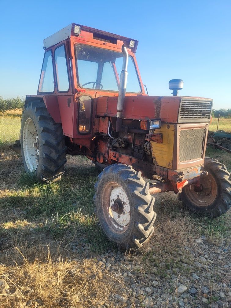 Tractor U850 și U650 cu motor de saviem
