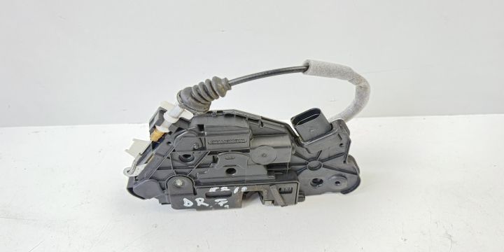 Broasca usa fata dreapta 5N2837016E Volkswagen VW Tiguan prima genera