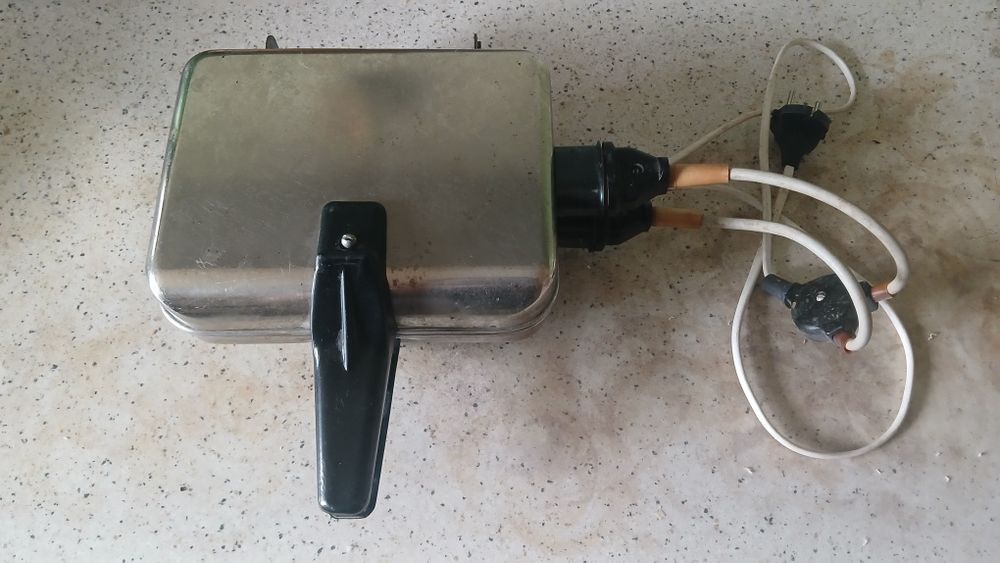 Электро вафельница советская