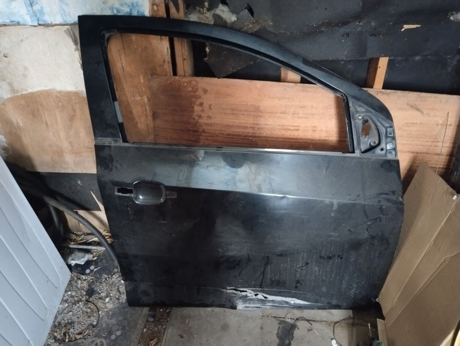 Продаю дверь на шевролед авео т300 хэтчбек