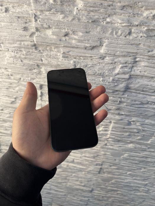 Продам Iphone 13